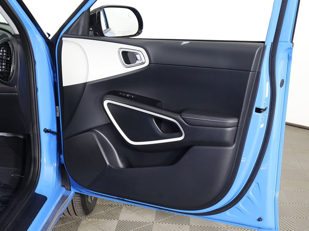 Certified 2023 Kia Soul GT-Line FWD image 23