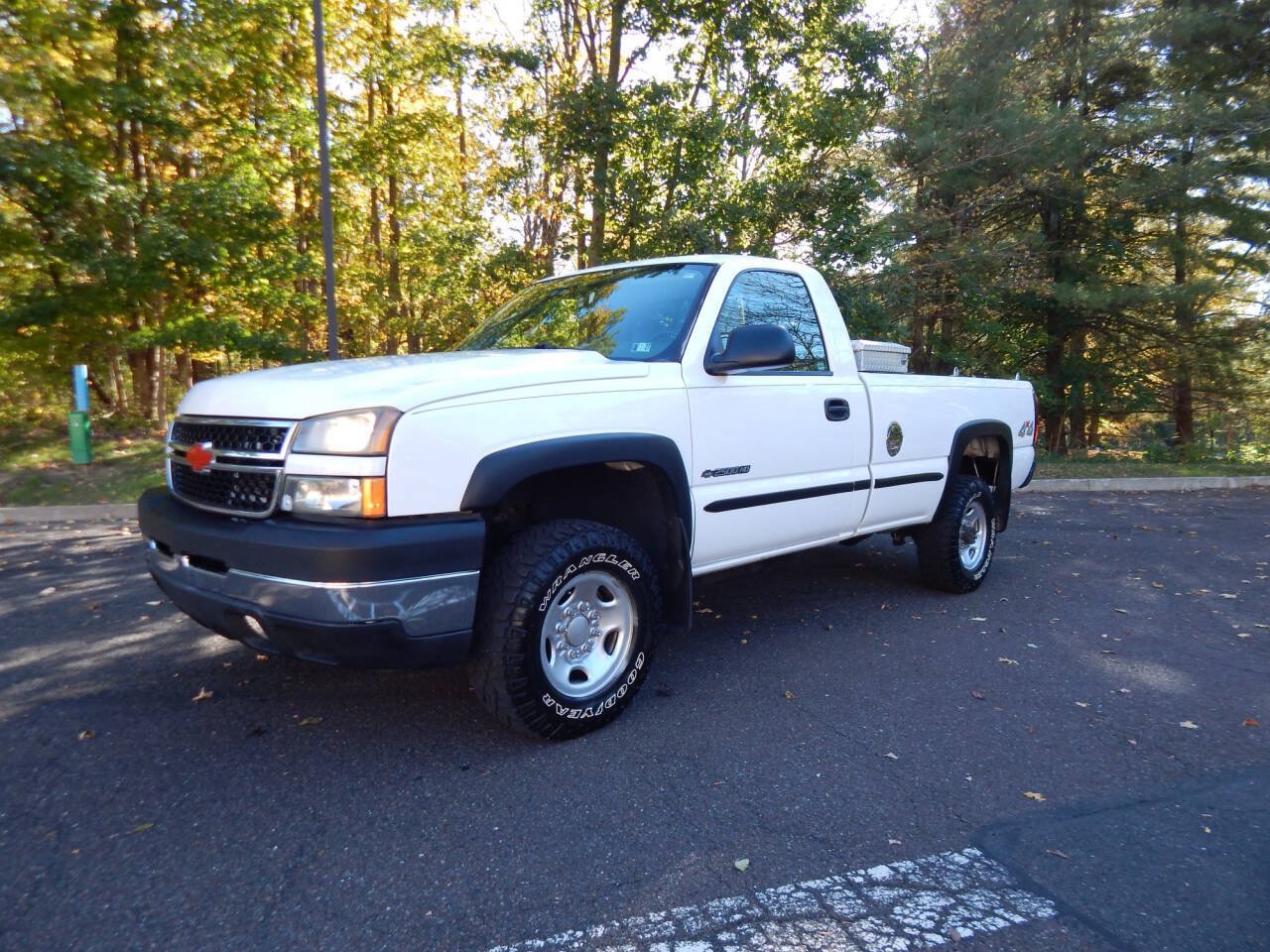 Used 2006 Chevrolet Silverado 2500 W/T w/ Snow Plow Prep Package AWD/4WD image 1