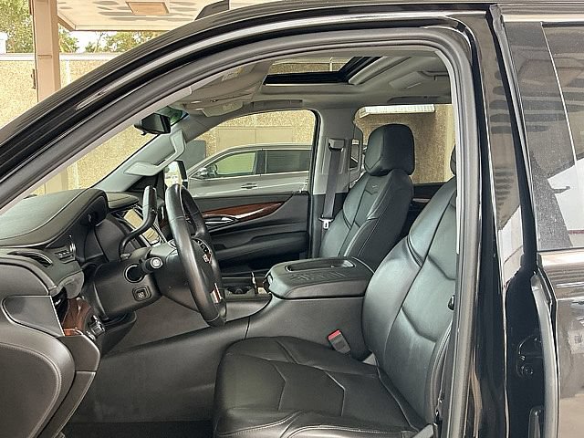 Used 2017 Cadillac Escalade ESV Luxury w/ LPO, Radiant Package RWD image 19