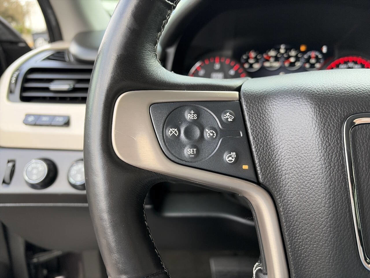 Used 2015 GMC Yukon XL Denali w/ Premium Package image 40