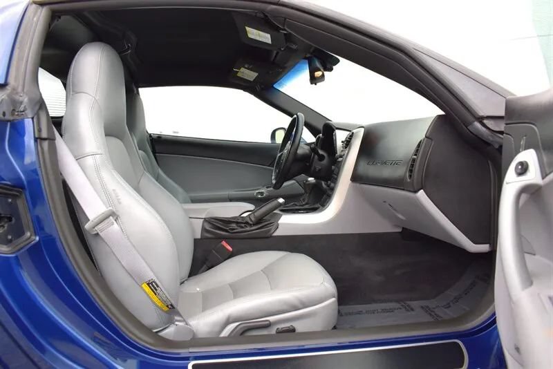 Used 2005 Chevrolet Corvette Coupe w/ Preferred Equipment Group RWD image 27