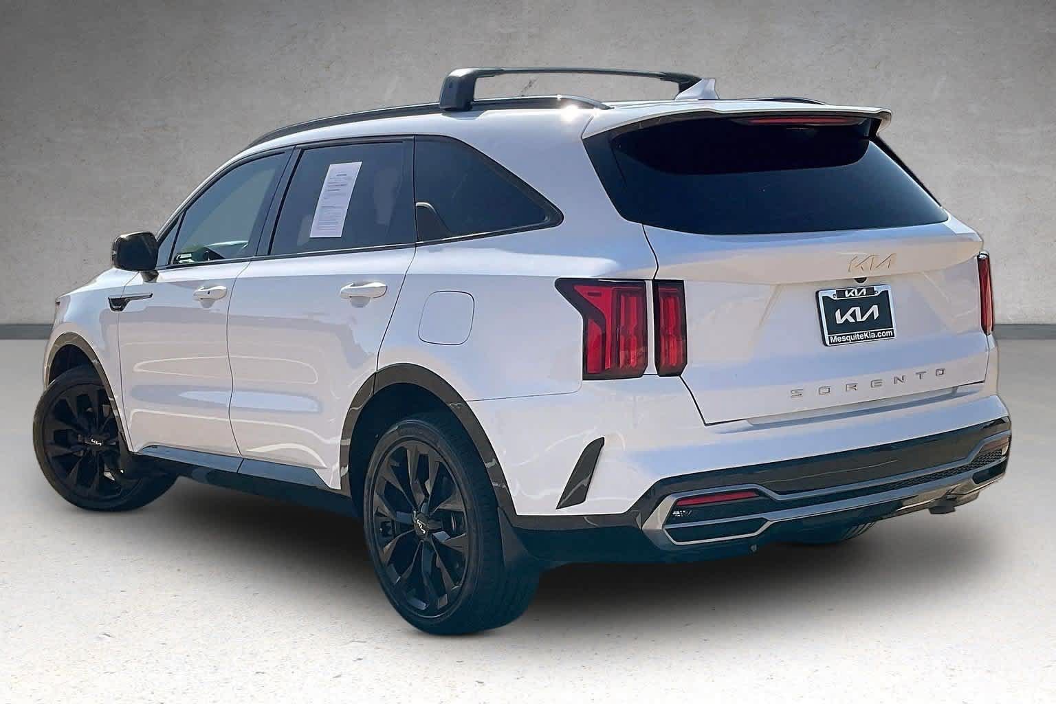 Certified 2022 Kia Sorento SX FWD image 4