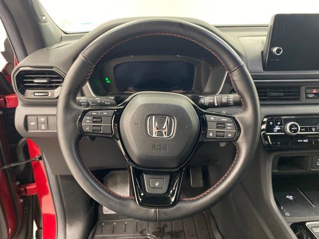 Used 2025 Honda Pilot Black Edition image 15