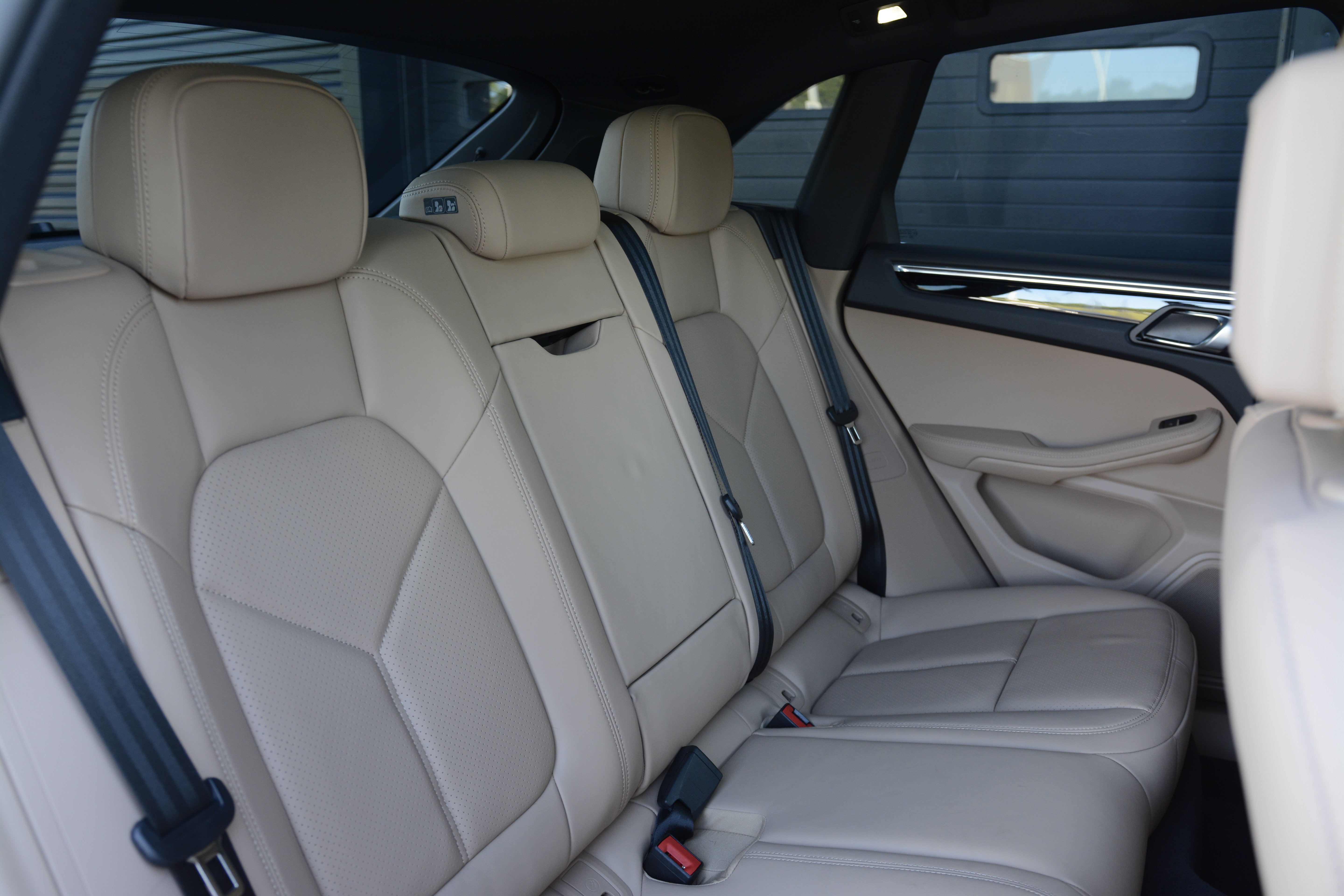 Certified 2026 Porsche Macan AWD/4WD image 36