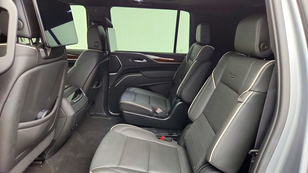 Used 2024 Cadillac Escalade ESV Premium Luxury w/ Performance Package AWD/4WD image 23