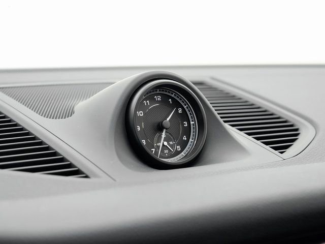 Certified 2025 Porsche Macan image 17