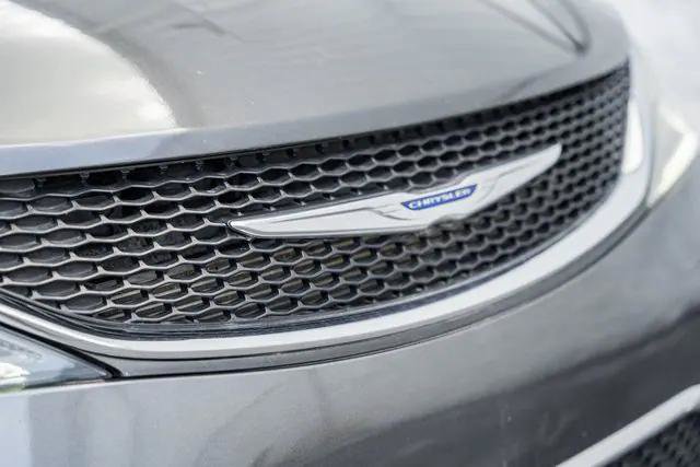 Certified 2019 Chrysler Pacifica Limited FWD image 20
