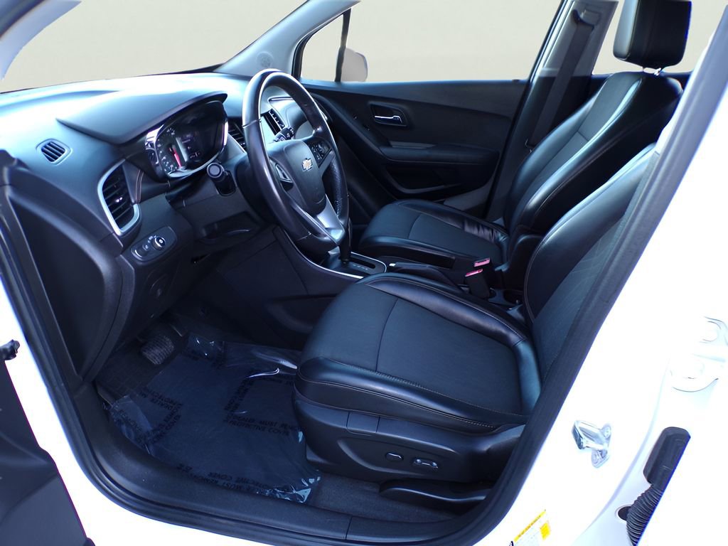 Used 2019 Chevrolet Trax LT w/ LT Convenience Package image 17