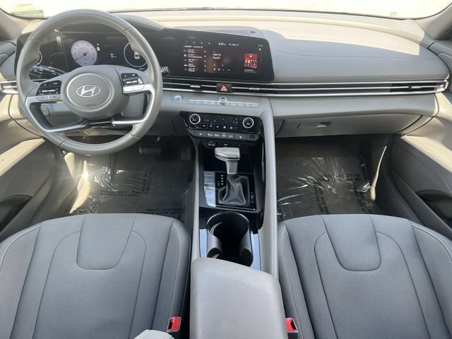 Certified 2025 Hyundai Elantra SEL FWD image 17