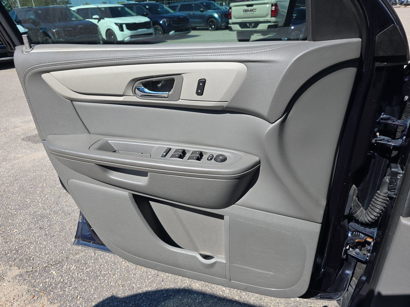 Used 2015 Chevrolet Traverse LS FWD image 28