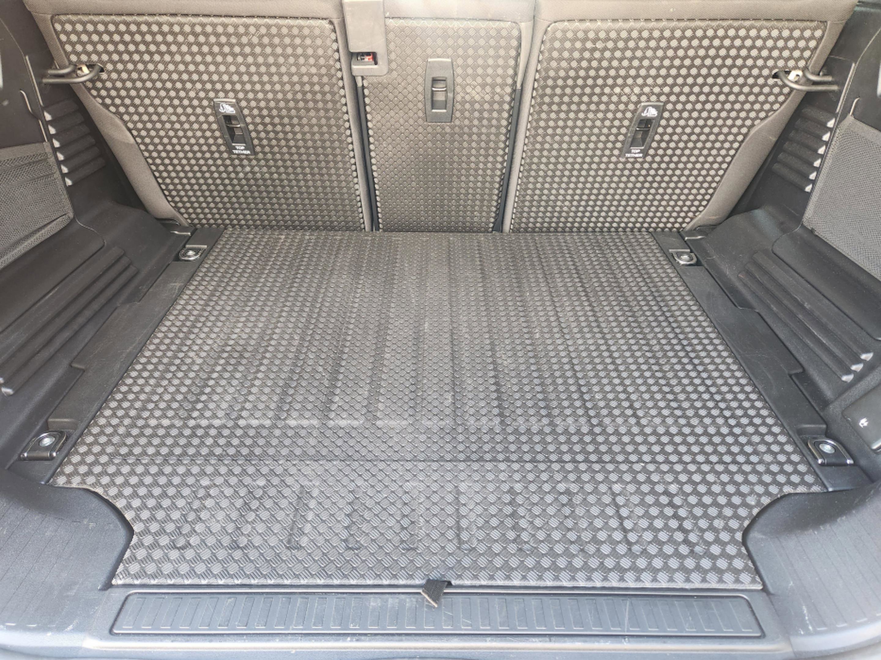 Used 2025 Land Rover Defender 110 S image 31