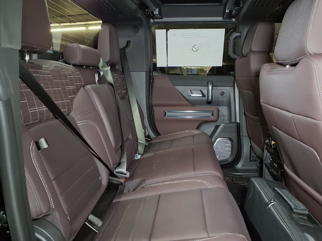 New 2026 GMC Hummer EV 4x4 Crew Cab w/ LPO, Illumination Package image 7