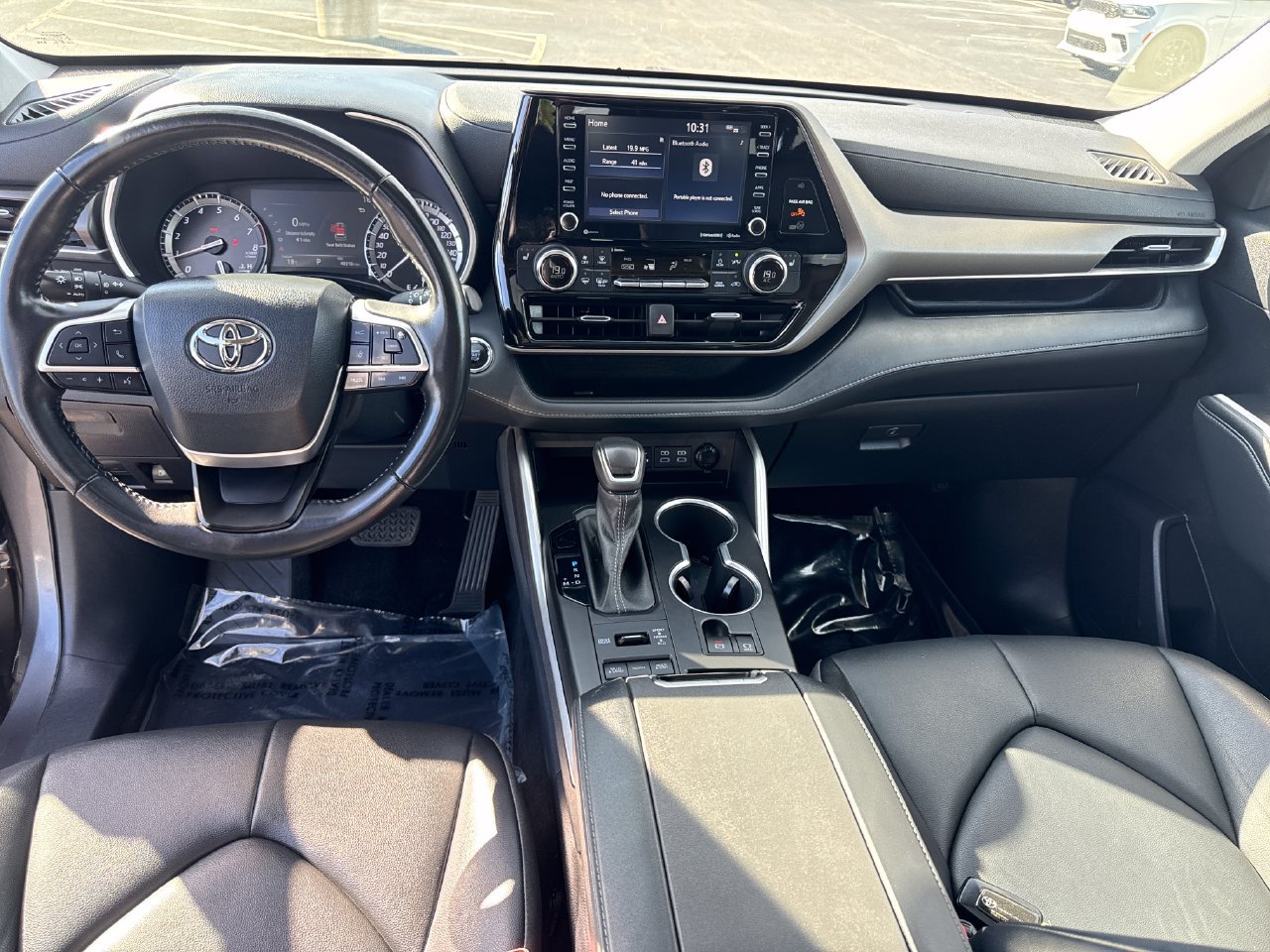 Used 2022 Toyota Highlander XLE AWD/4WD image 13