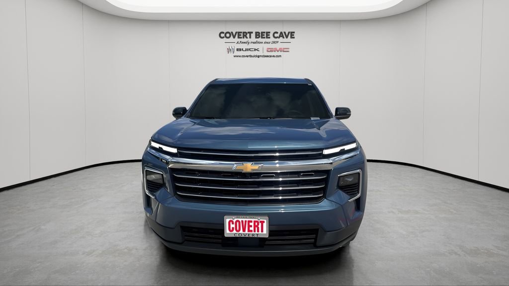 Used 2025 Chevrolet Traverse LT image 2