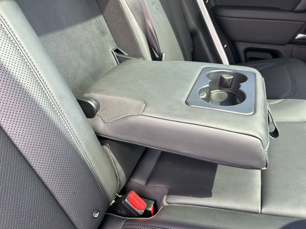 Used 2025 Land Rover Defender 110 S image 51