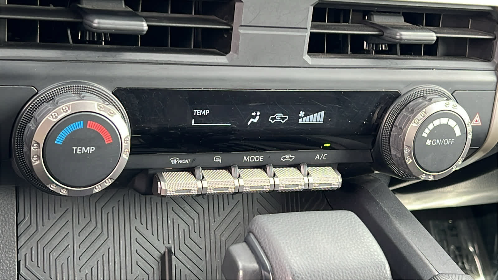 Used 2024 Toyota Tacoma SR5 AWD/4WD image 14