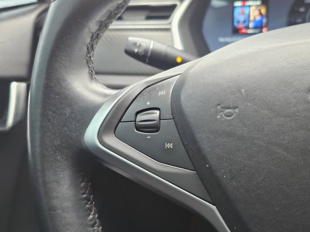Used 2013 Tesla Model S Performance image 29