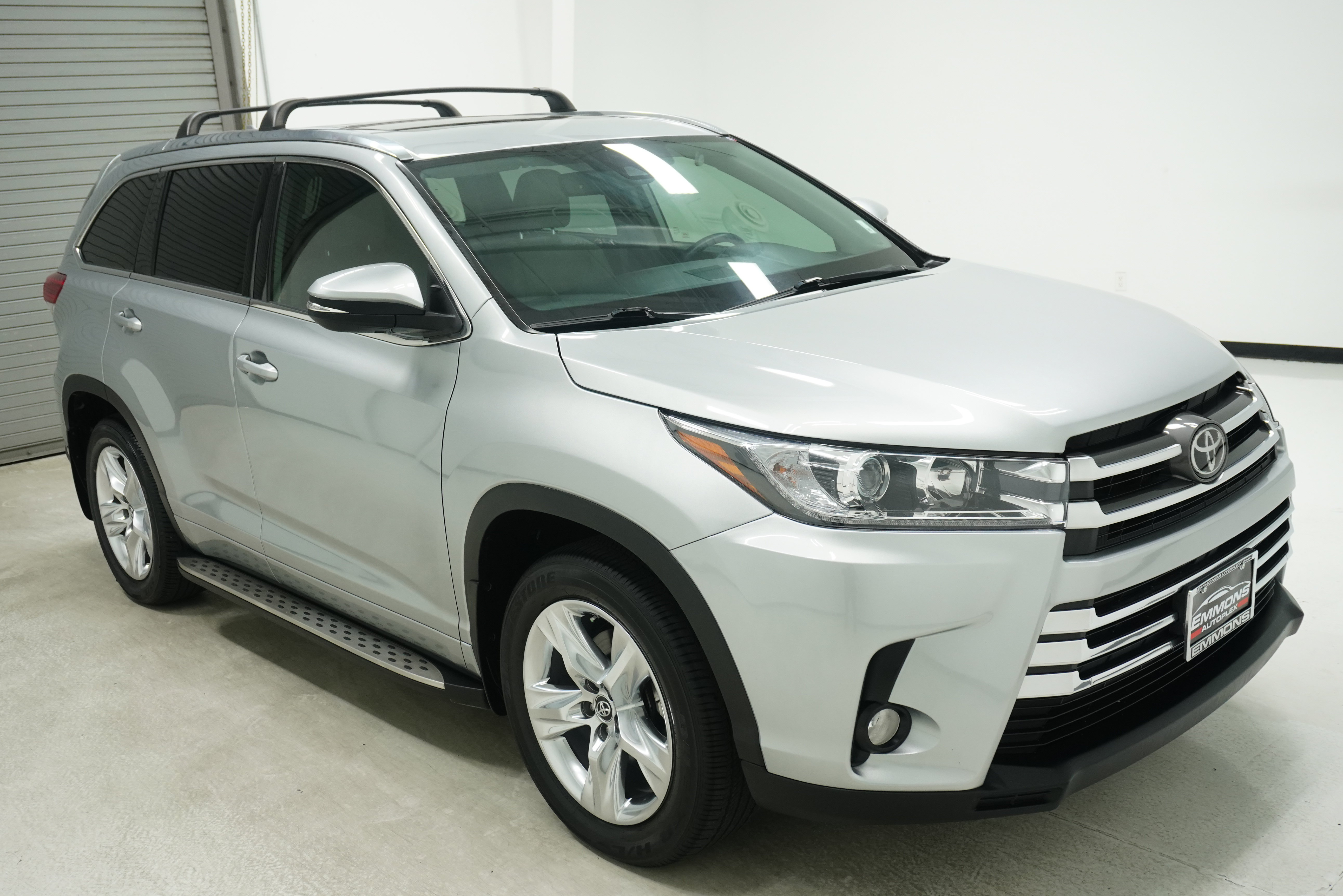 Used 2018 Toyota Highlander Limited FWD image 3