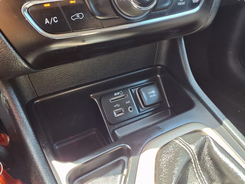 Used 2016 Jeep Cherokee Latitude w/ Safety/Convenience Group FWD image 8