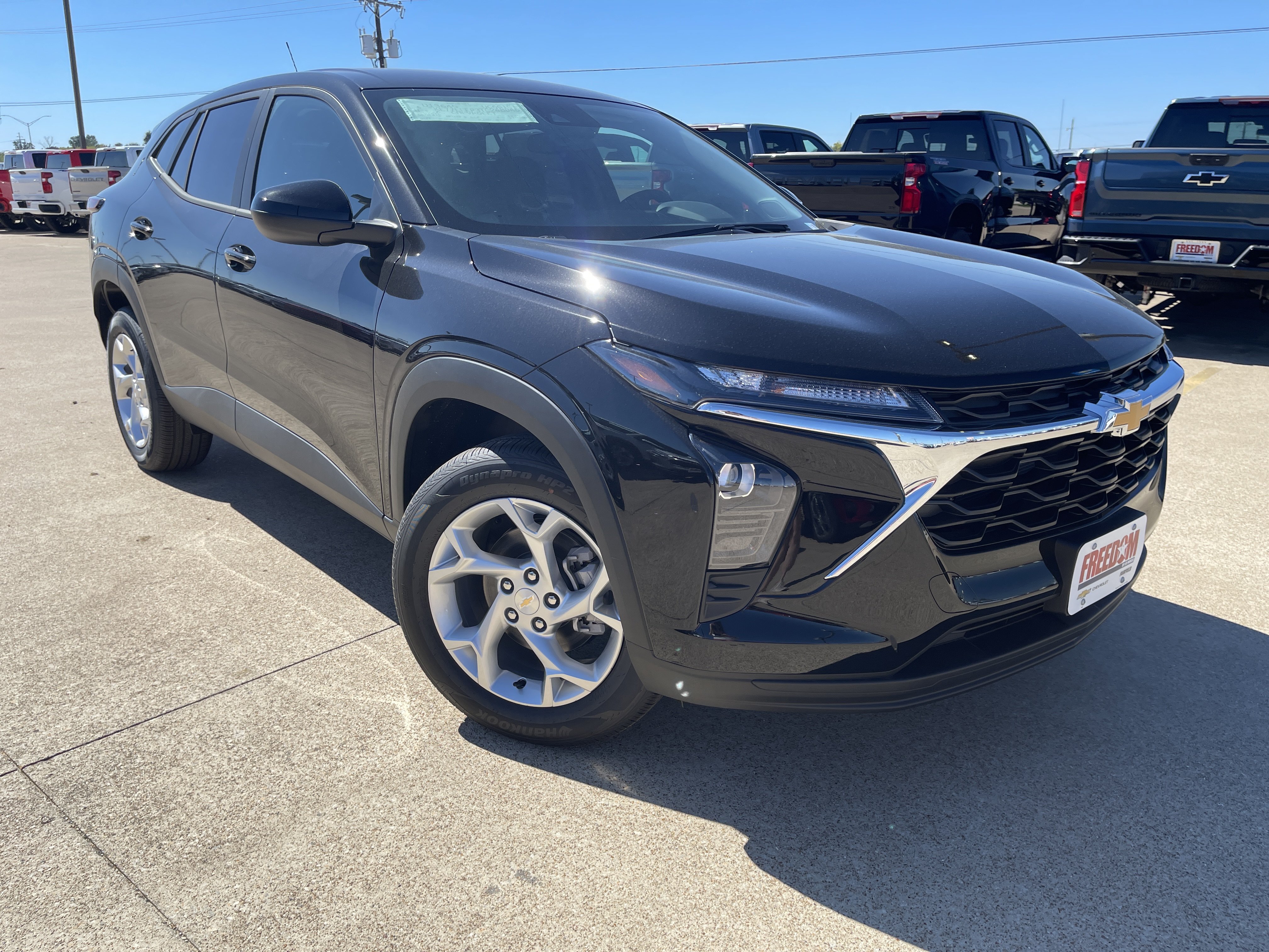 New 2026 Chevrolet Trax LS w/ LS Convenience Package FWD image 2