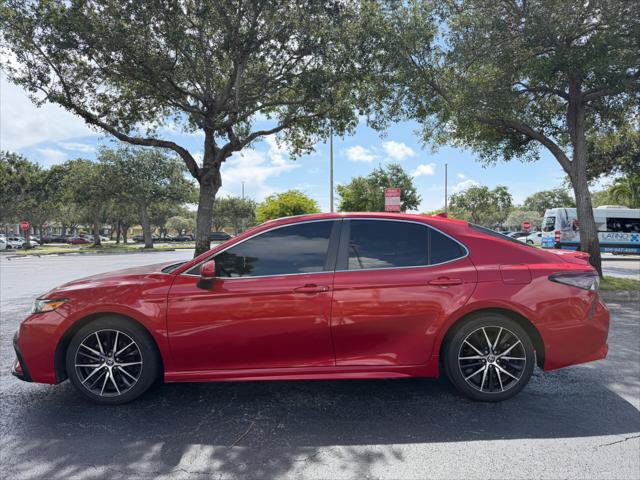 Used 2022 Toyota Camry SE w/ Convenience Package FWD image 11