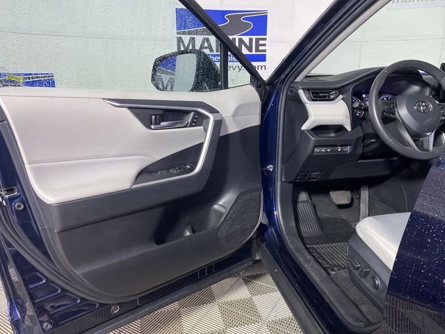 Used 2022 Toyota RAV4 XLE Premium image 29