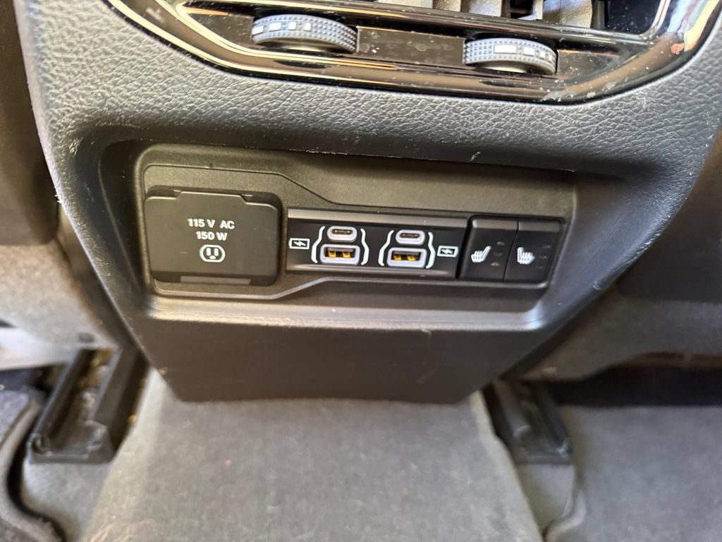Used 2023 Jeep Grand Cherokee Limited w/ Luxury Tech Group II AWD/4WD image 39