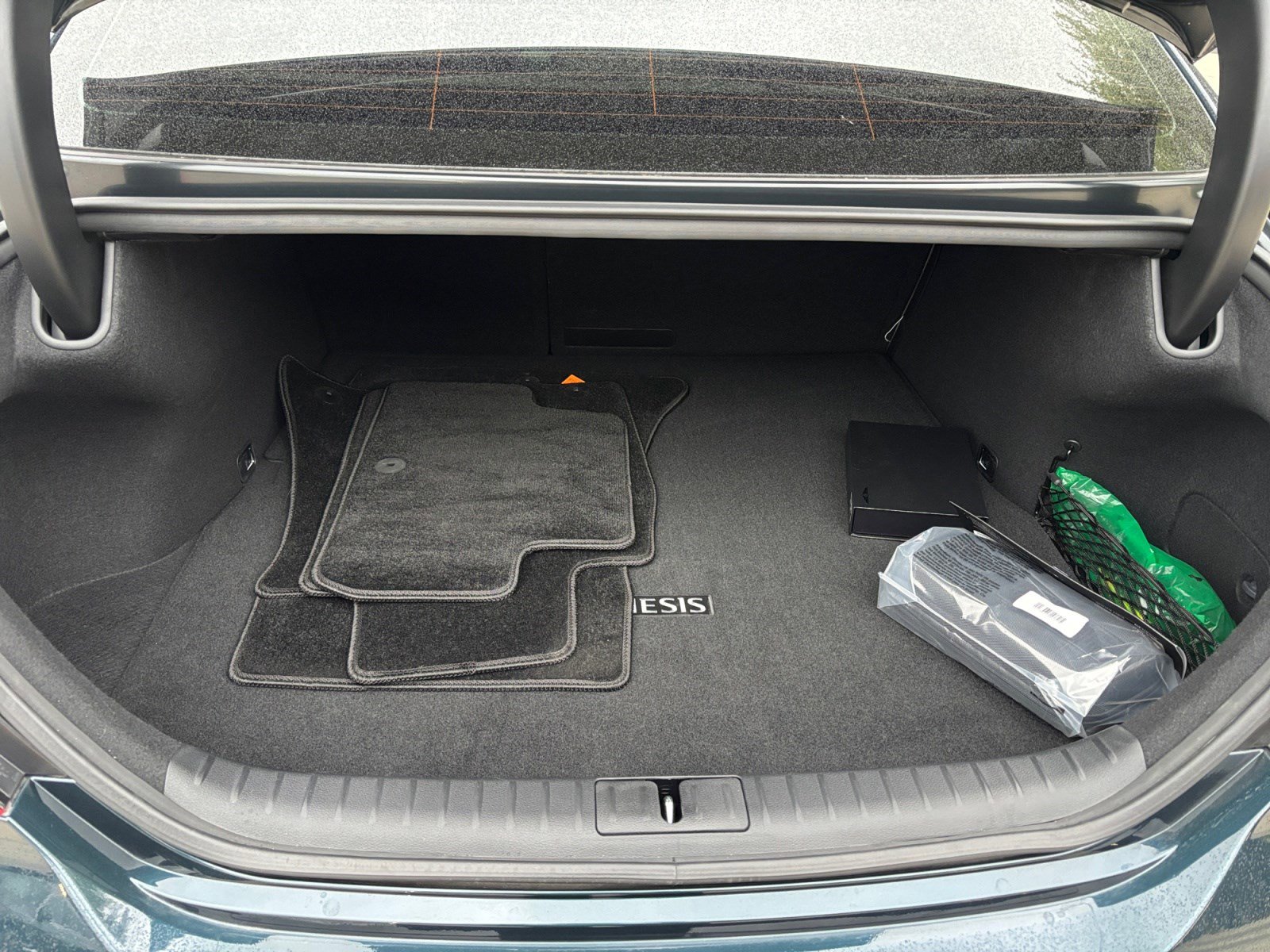 Used 2024 Genesis G70 2.5T image 16