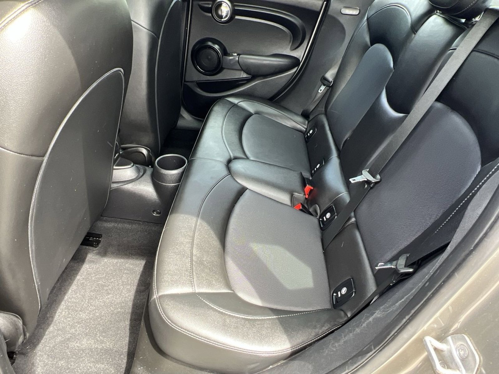 Used 2020 MINI Cooper 4-Door Hardtop w/ Storage Package image 30