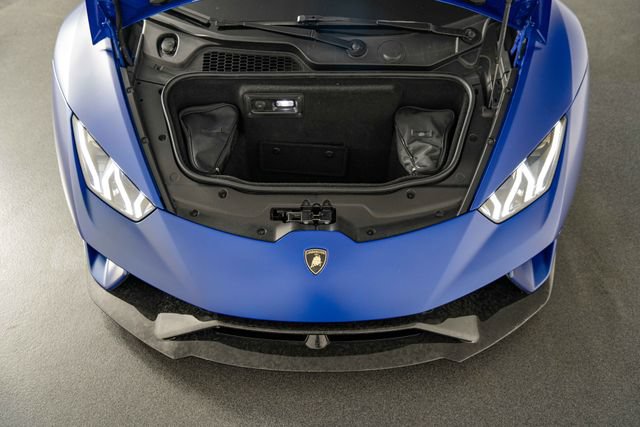 Used 2019 Lamborghini Huracan Performante AWD/4WD image 30