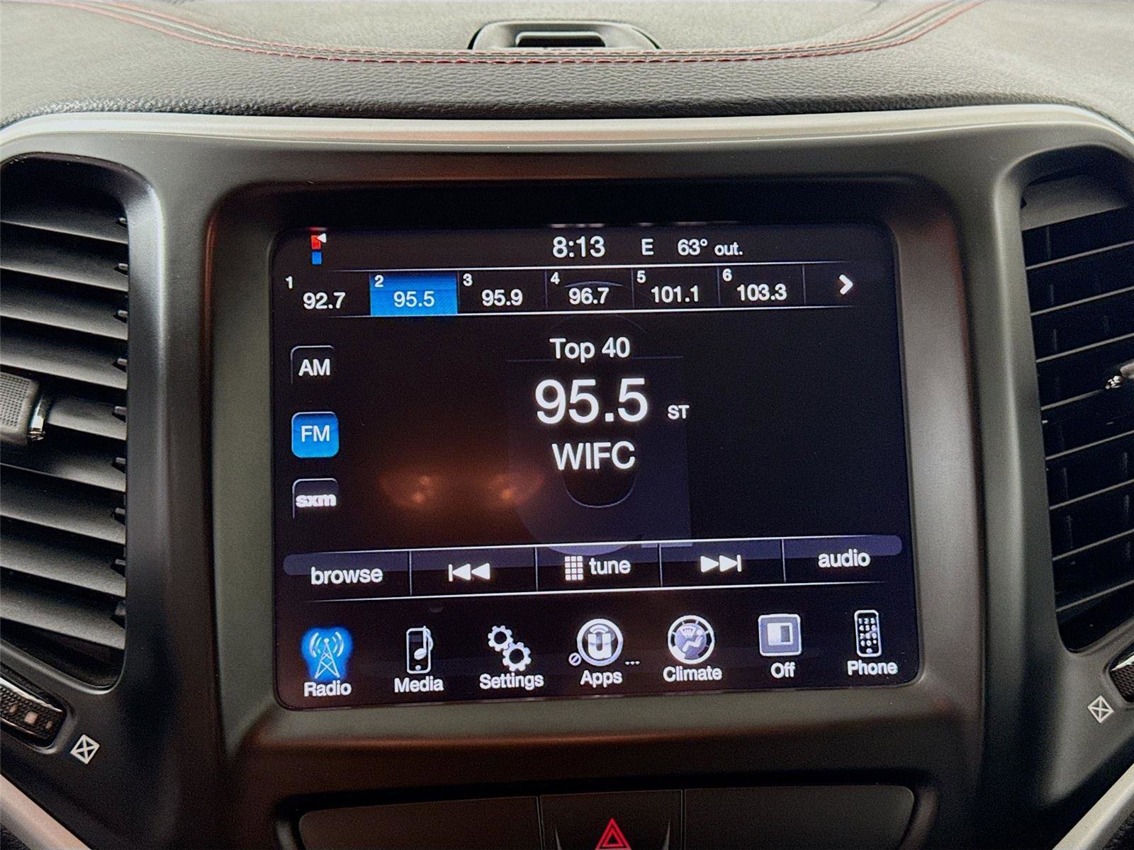Used 2016 Jeep Cherokee Trailhawk AWD/4WD image 7