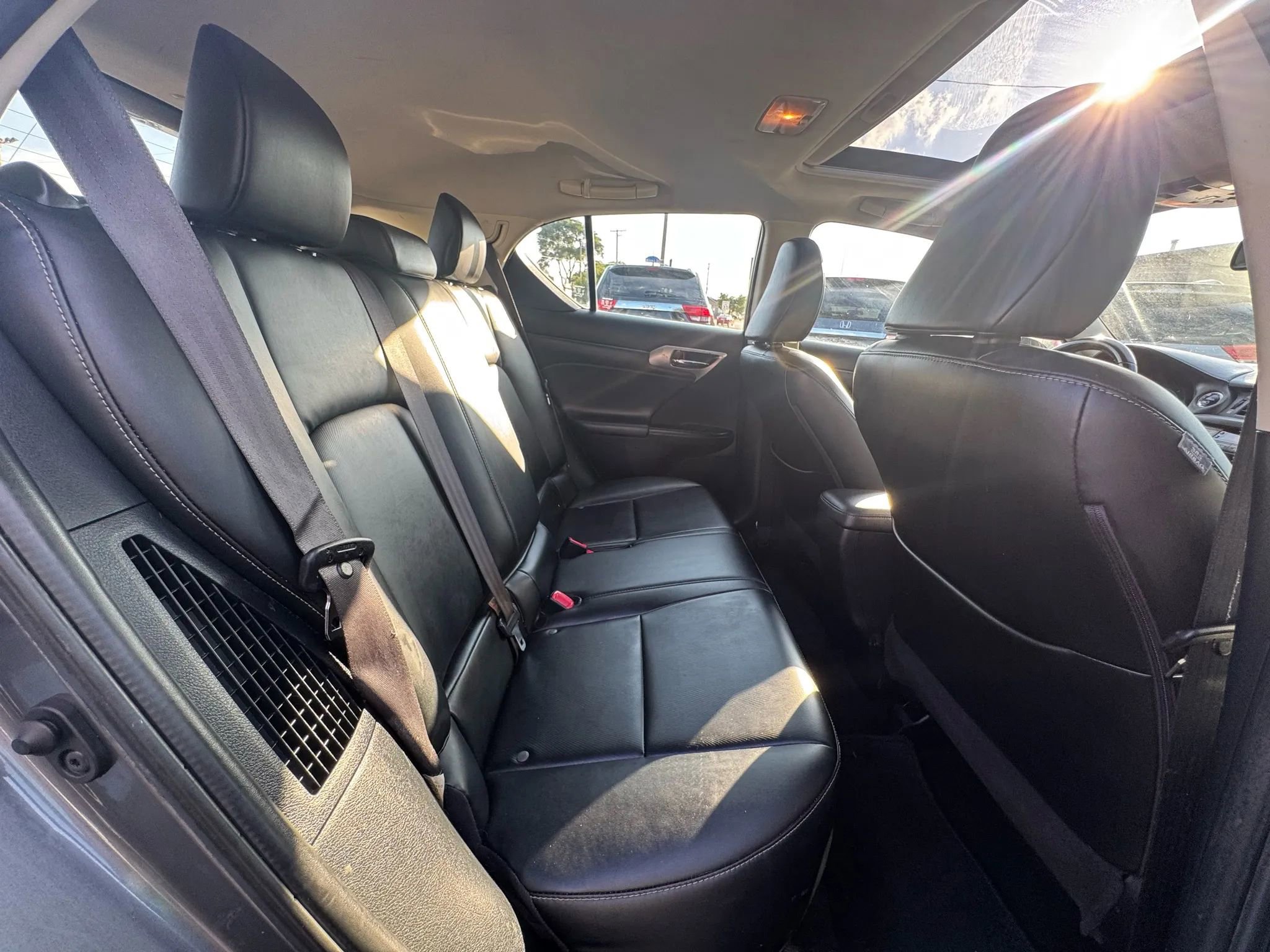 Used 2015 Lexus CT 200h Premium image 18