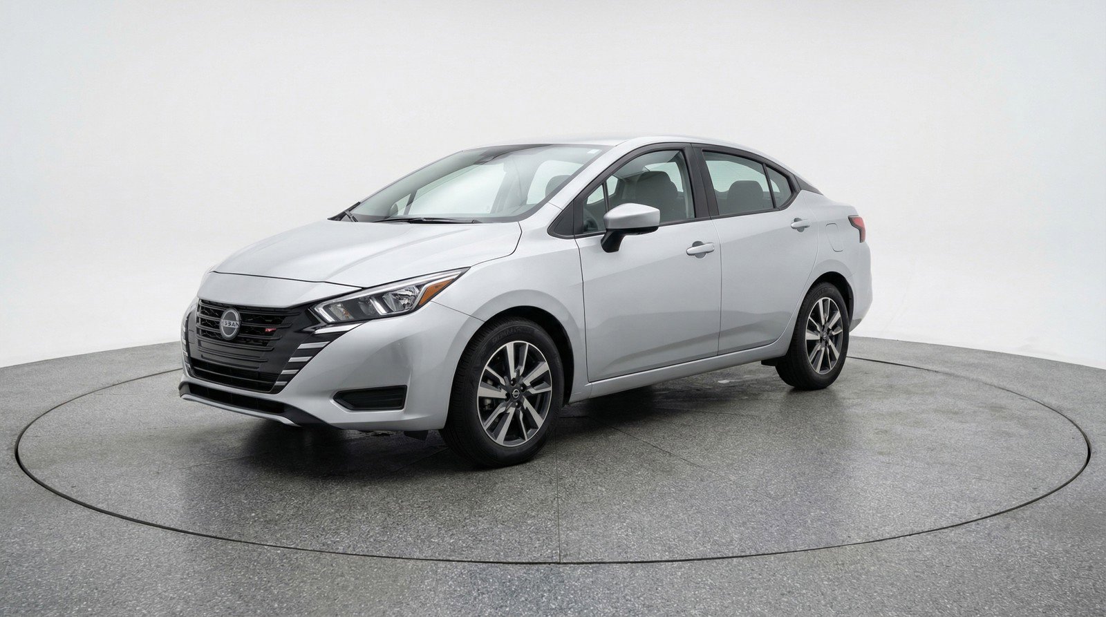 Used 2025 Nissan Versa SV image 3