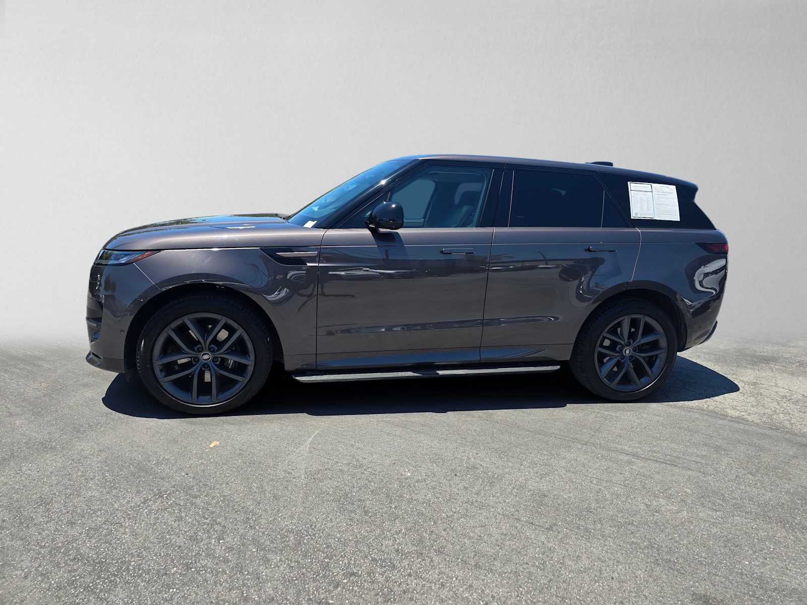 Used 2024 Land Rover Range Rover Sport Dynamic SE AWD/4WD image 2