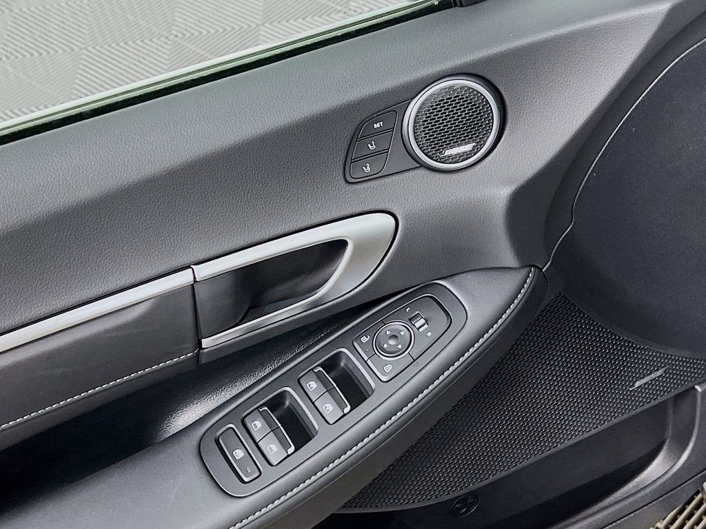 New 2025 Hyundai Sonata Limited image 17