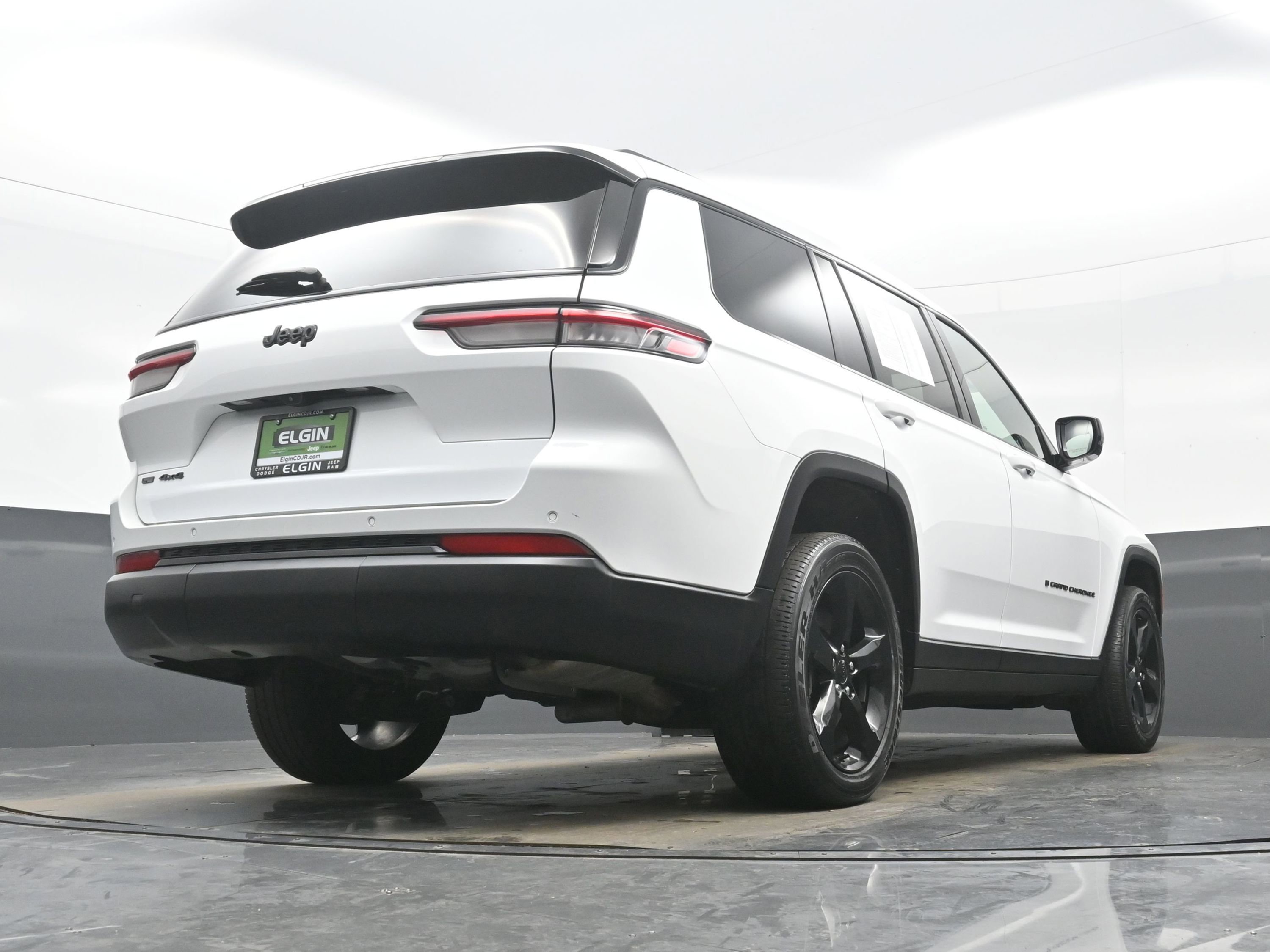 Used 2023 Jeep Grand Cherokee L Laredo image 30