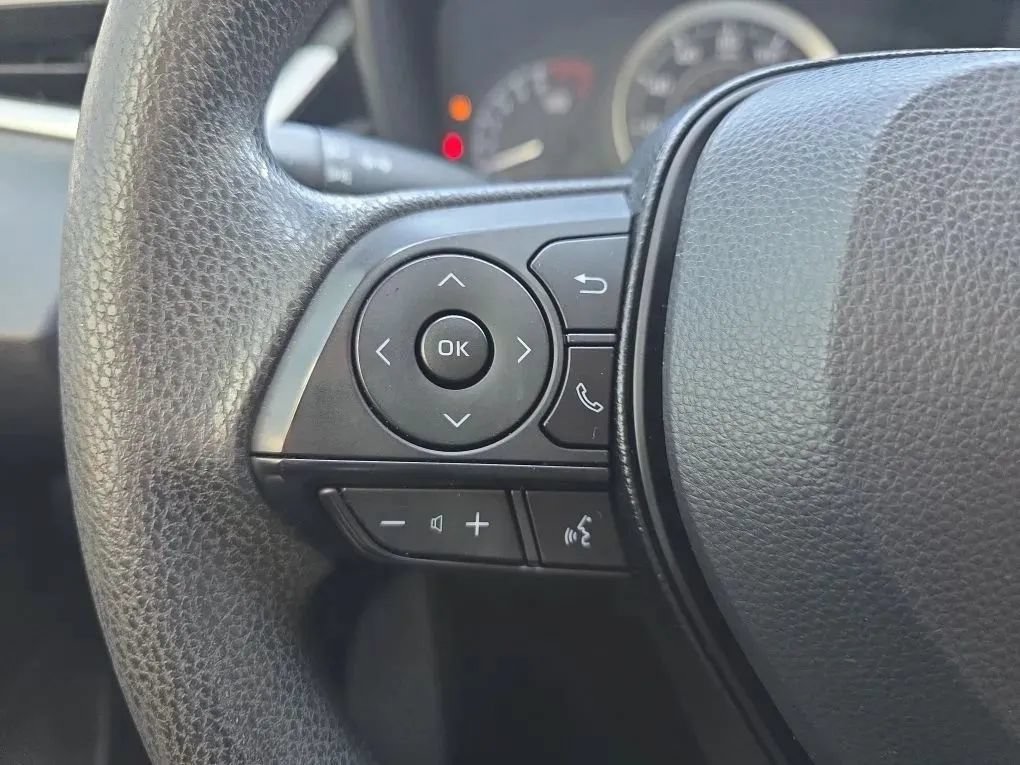 Used 2020 Toyota Corolla LE FWD image 17