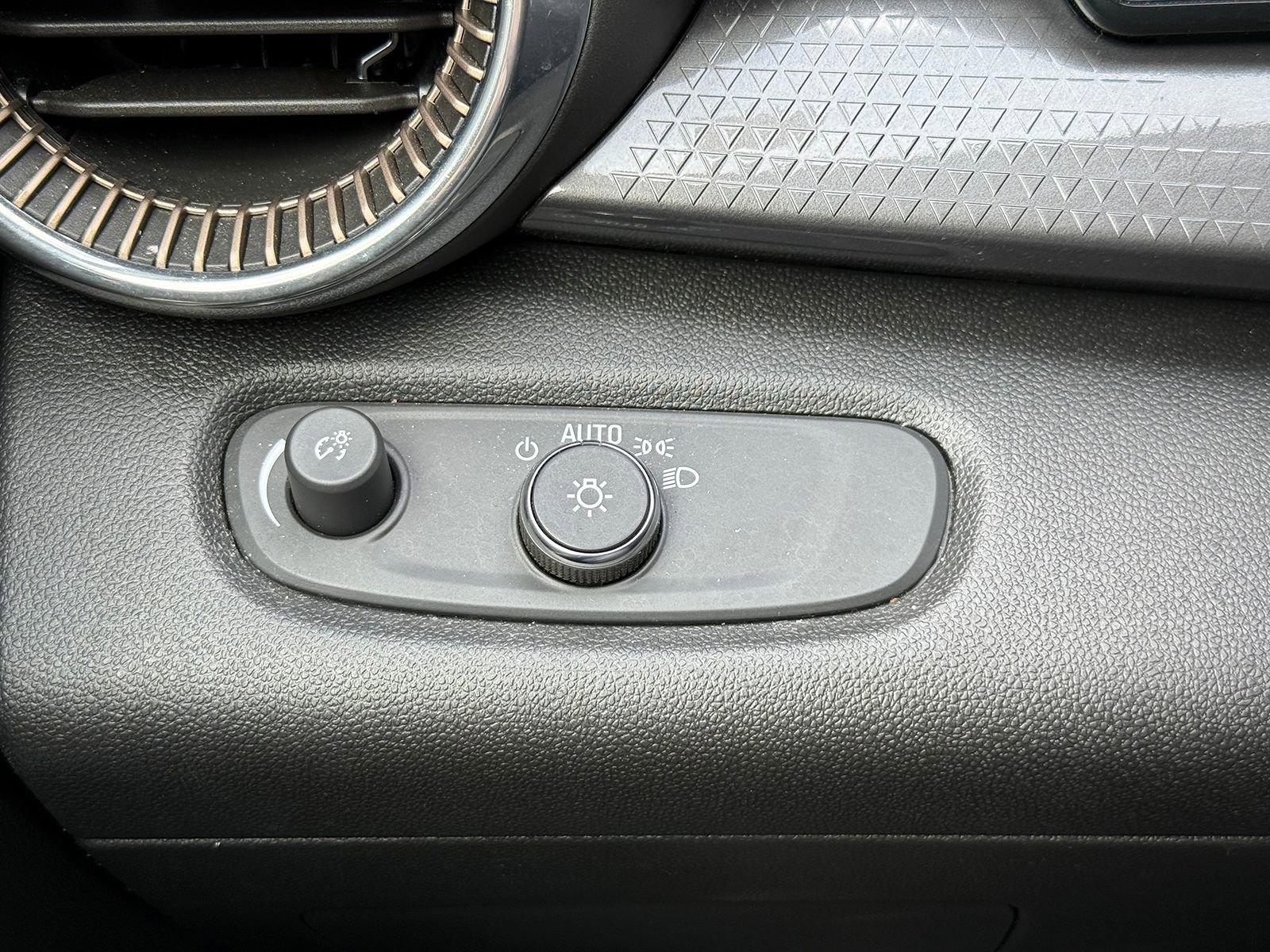 Certified 2024 Chevrolet Trax ACTIV w/ Driver Confidence Package image 33