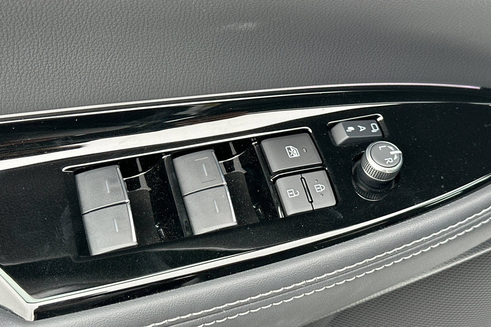 New 2026 Toyota Mirai RWD image 11