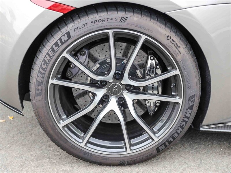 Used 2016 McLaren 570S Coupe RWD image 16