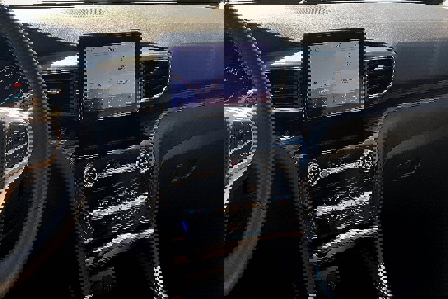 Used 2023 Ford Explorer Limited image 6