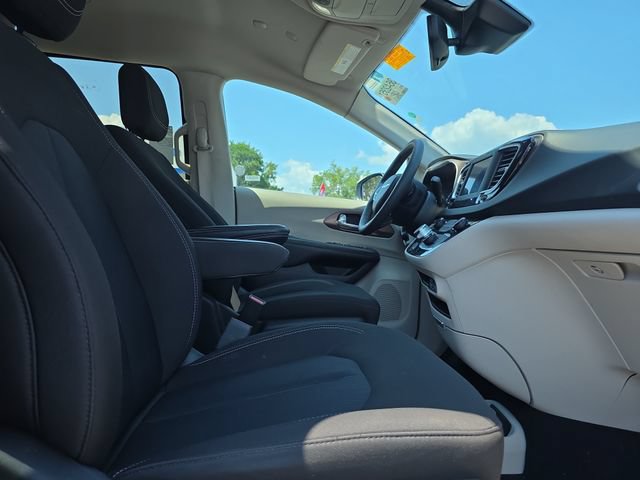 Used 2023 Chrysler Voyager LX FWD image 31