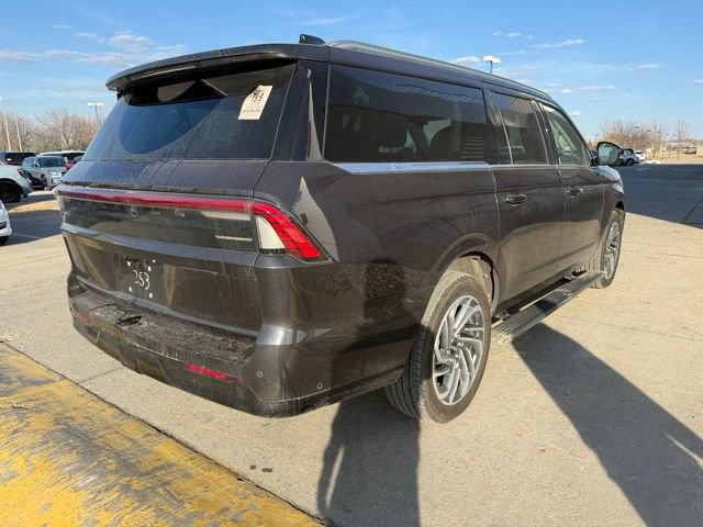 Certified 2025 Lincoln Navigator L Reserve image 3