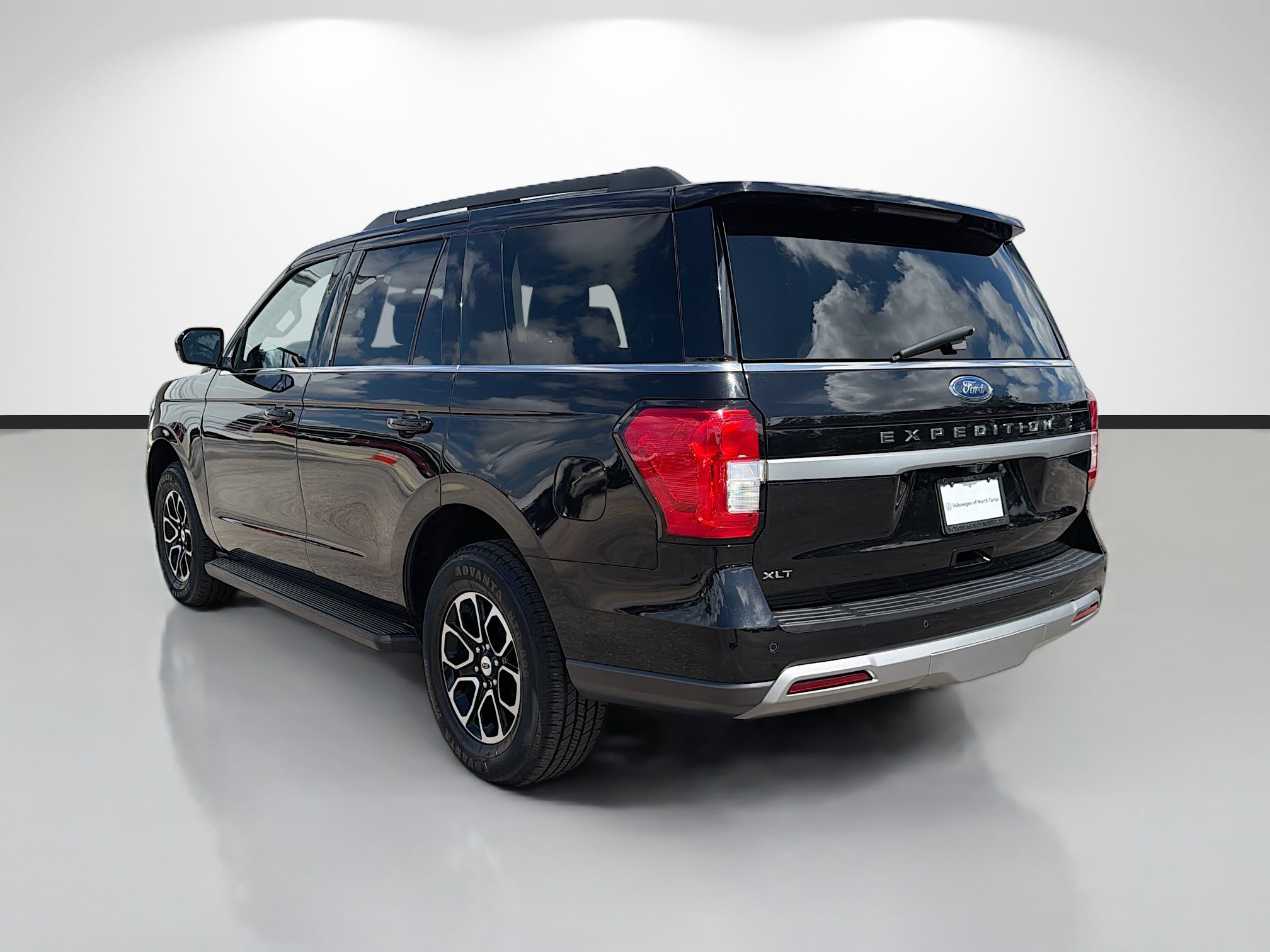 Used 2024 Ford Expedition XLT AWD/4WD image 5