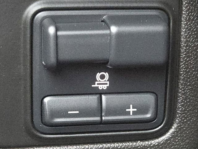 Used 2021 Chevrolet Tahoe Premier w/ Premium Package image 16