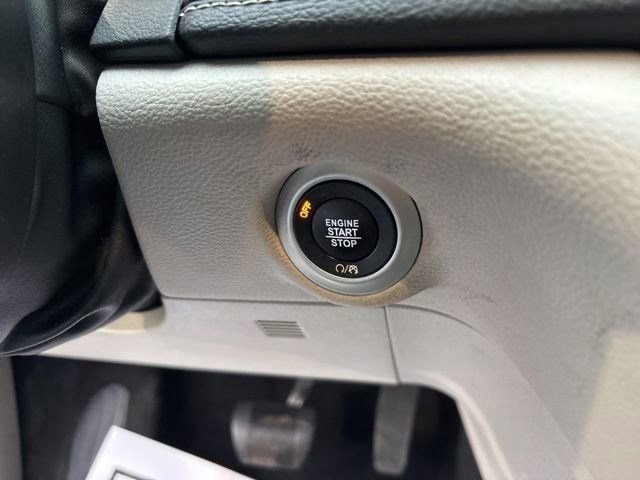 Used 2022 Chrysler Pacifica Touring-L w/ Uconnect Theater Family Group image 20