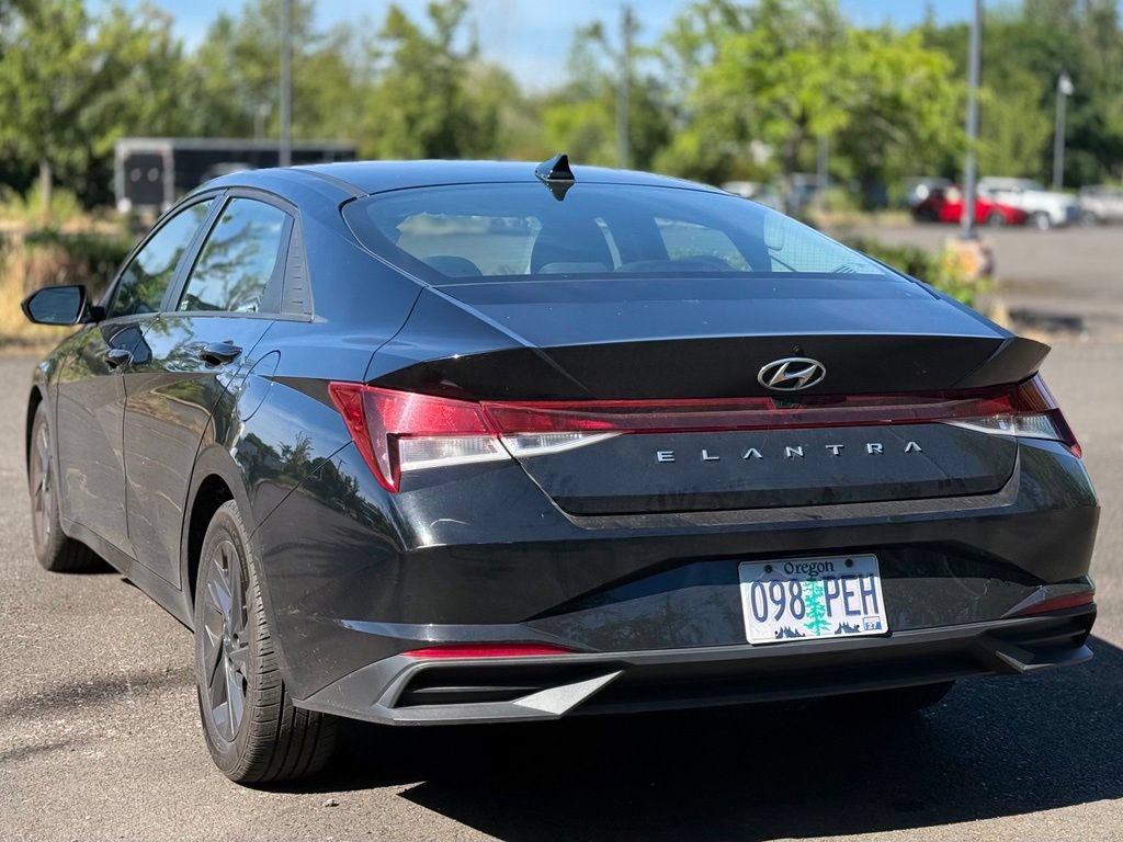 Used 2021 Hyundai Elantra SEL FWD image 3