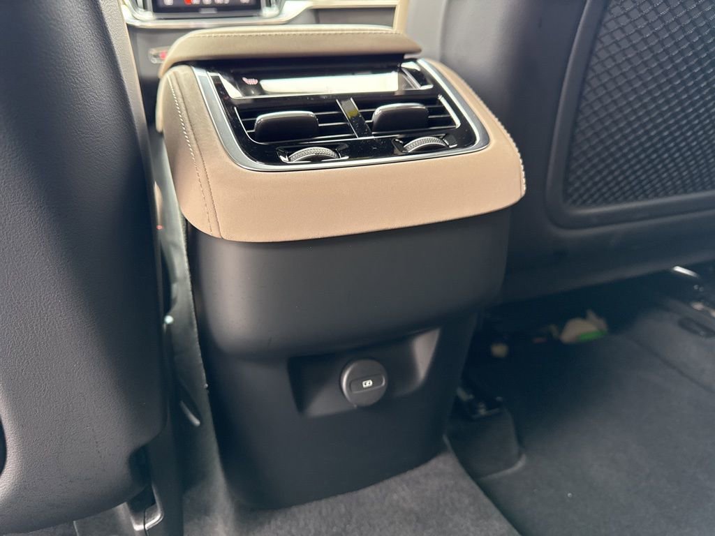 Used 2025 Volvo XC90 B6 Plus image 19