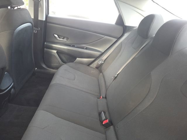 Used 2021 Hyundai Elantra SE image 6