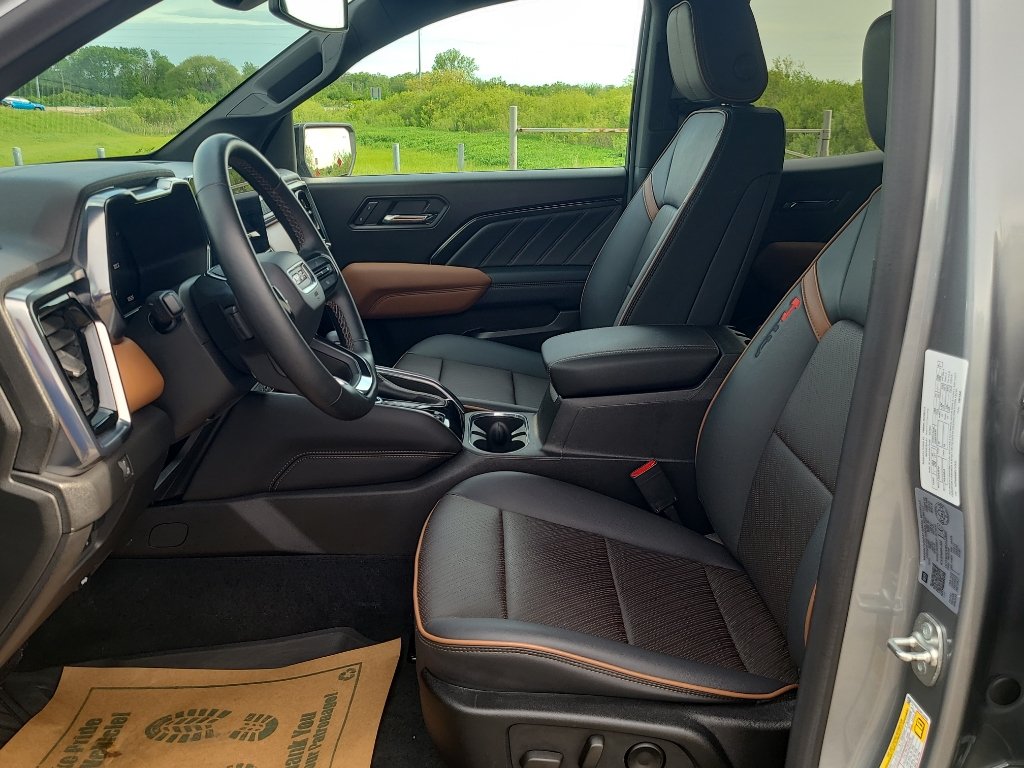 Used 2024 GMC Canyon AT4 w/ AT4 Premium Package AWD/4WD image 14